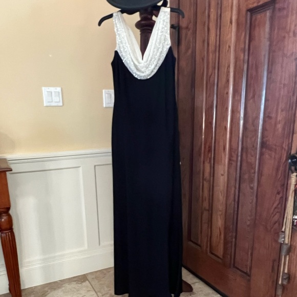 Cache Evening Dress - Picture 3 of 3